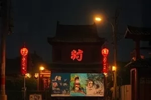 片库首页推荐位：多部剧集海报拼贴与播放界面示意