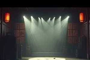 《街头声音采集》手持录音杆横版剧照